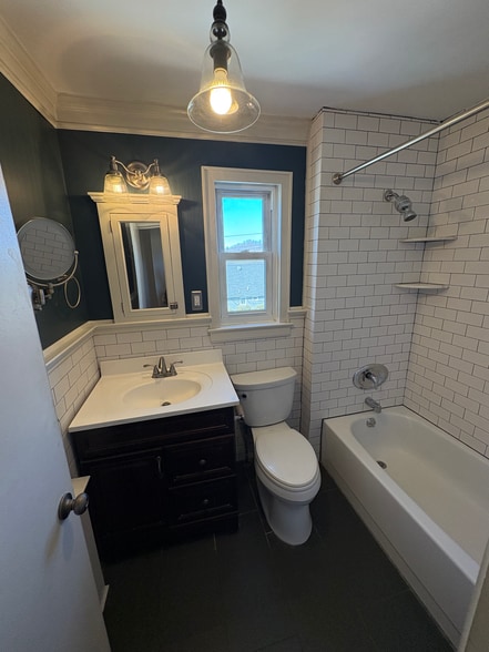 Building Photo - 12 Wedgewood Dr