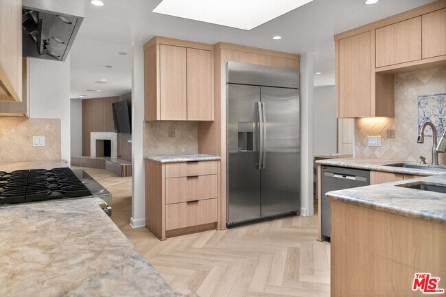 Building Photo - 9620 Highridge Dr