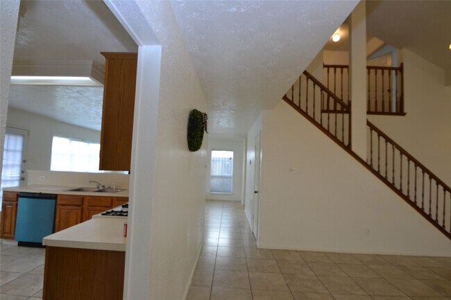 Building Photo - 12410 Meadow Briar Dr