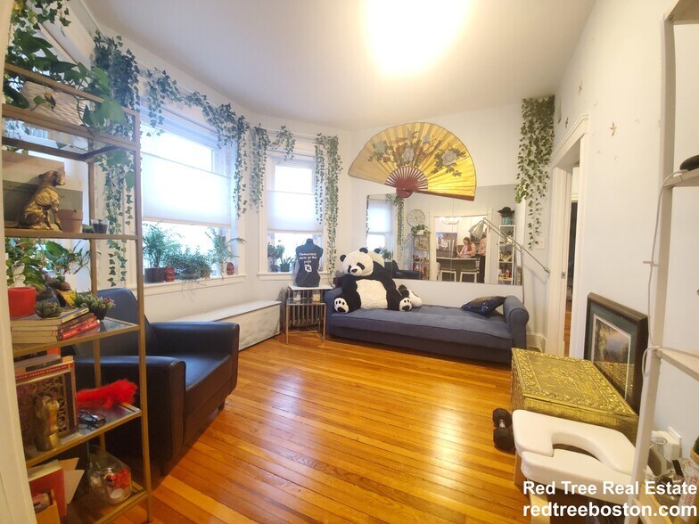 Building Photo - 72 Strathmore Rd