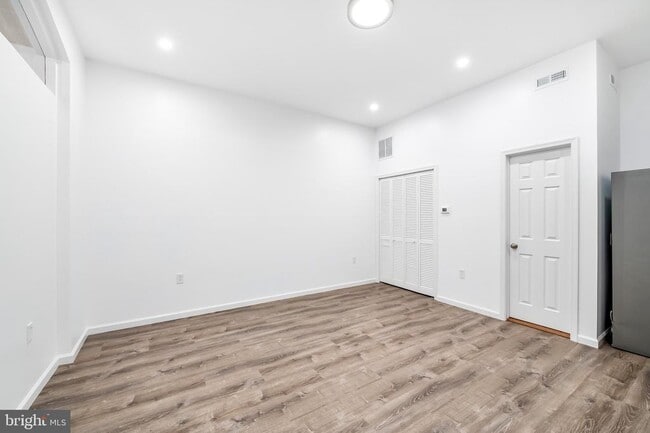 Building Photo - 665 Washington Blvd