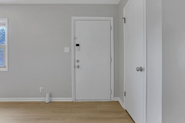 Building Photo - 307 S Wheatland Ave