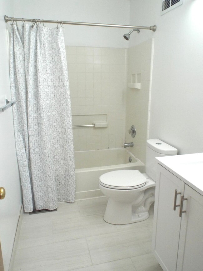 Building Photo - 1663 Liberty St