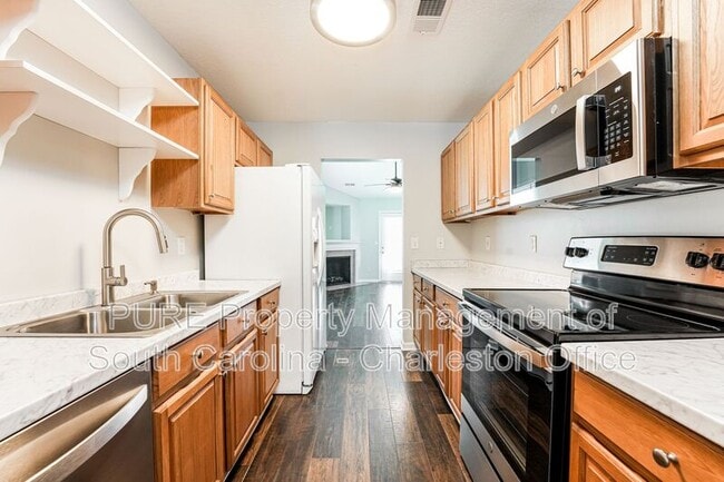 Building Photo - 7840 Park Gate Dr