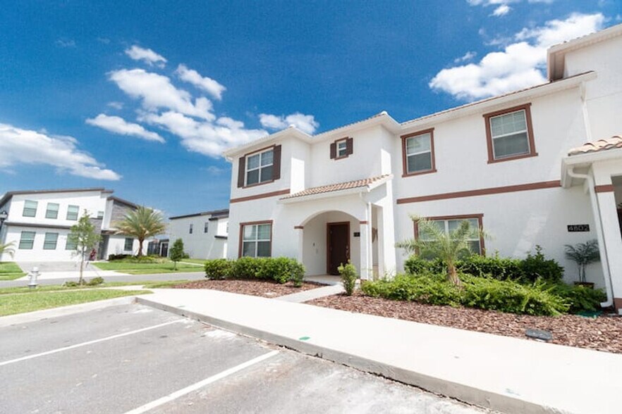 Building Photo - 4800 Love Storey Ln