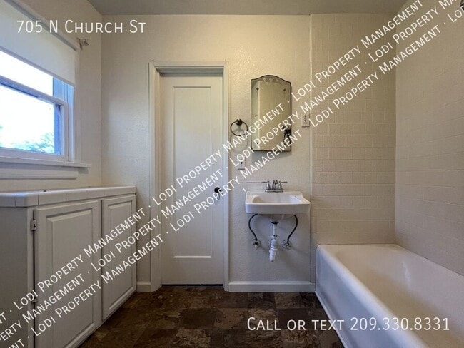 Building Photo - 705 N Church St