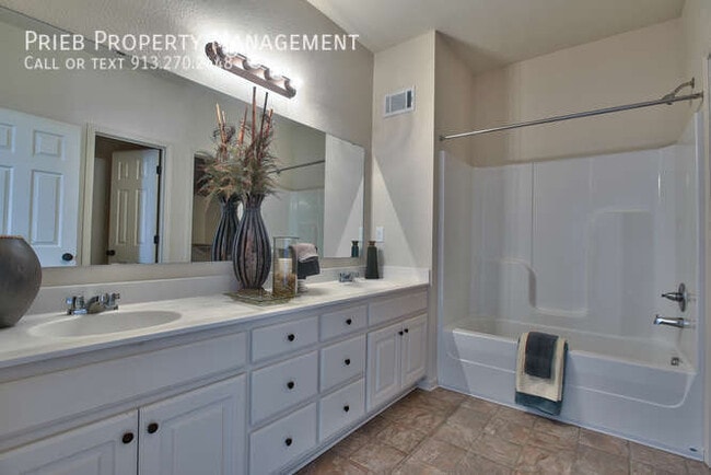 Building Photo - 267 N Ferrel St