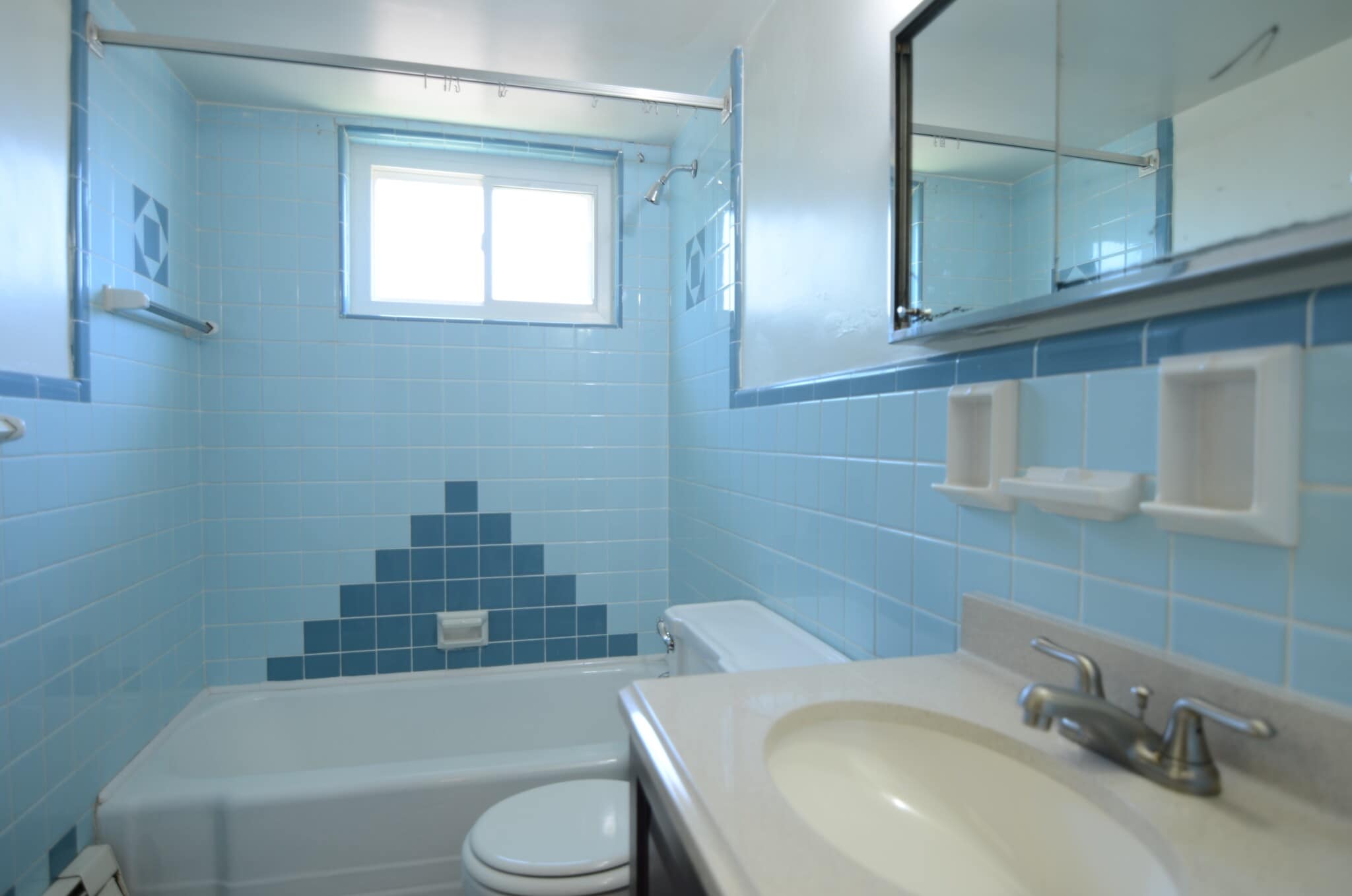 Building Photo - 3230 Blueacres Dr