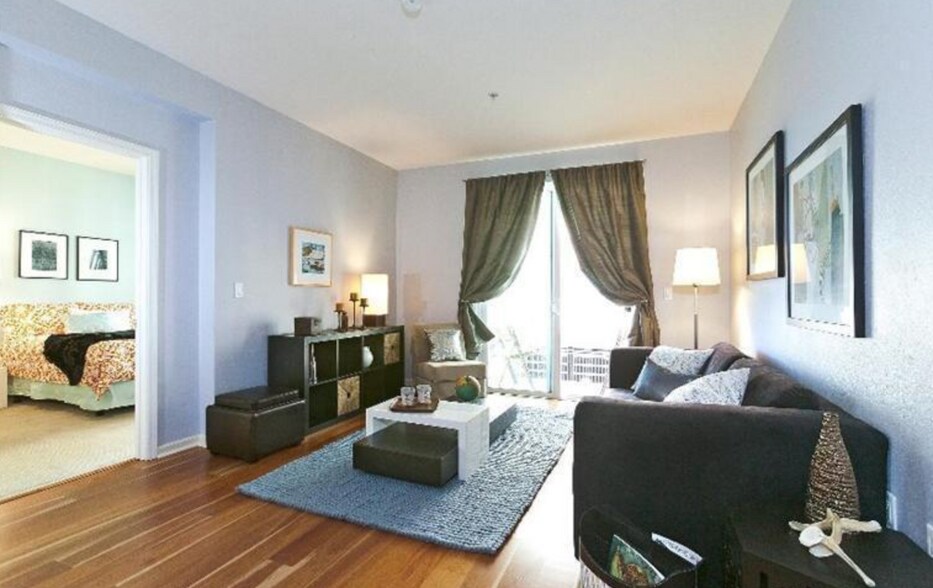 Building Photo - 301 Crescent Ct