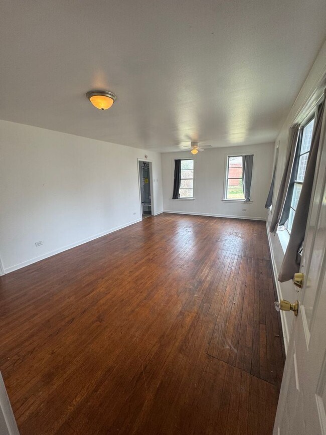 Building Photo - Newly Remodeled Units in Highland