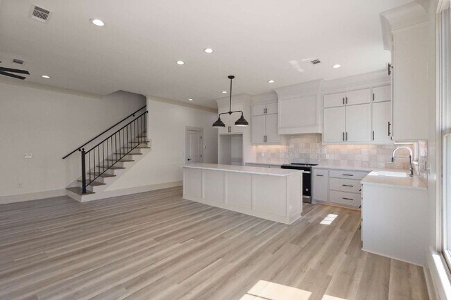 Building Photo - Luxury Townhome for Rent in Waterpointe | 3 Bed | 2.5 Bath | Private Courtyard