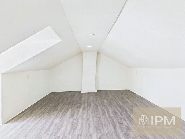 Building Photo - Move-In Special -- 1/2 Off First Months Rent!