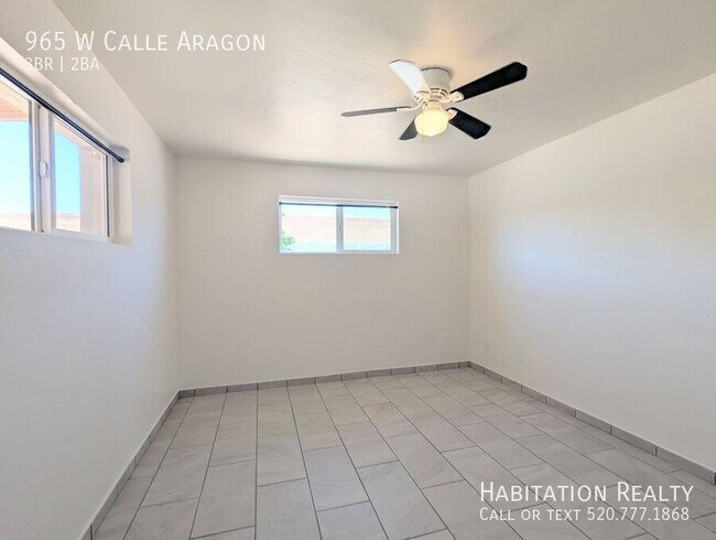 Building Photo - 965 W Calle Aragon