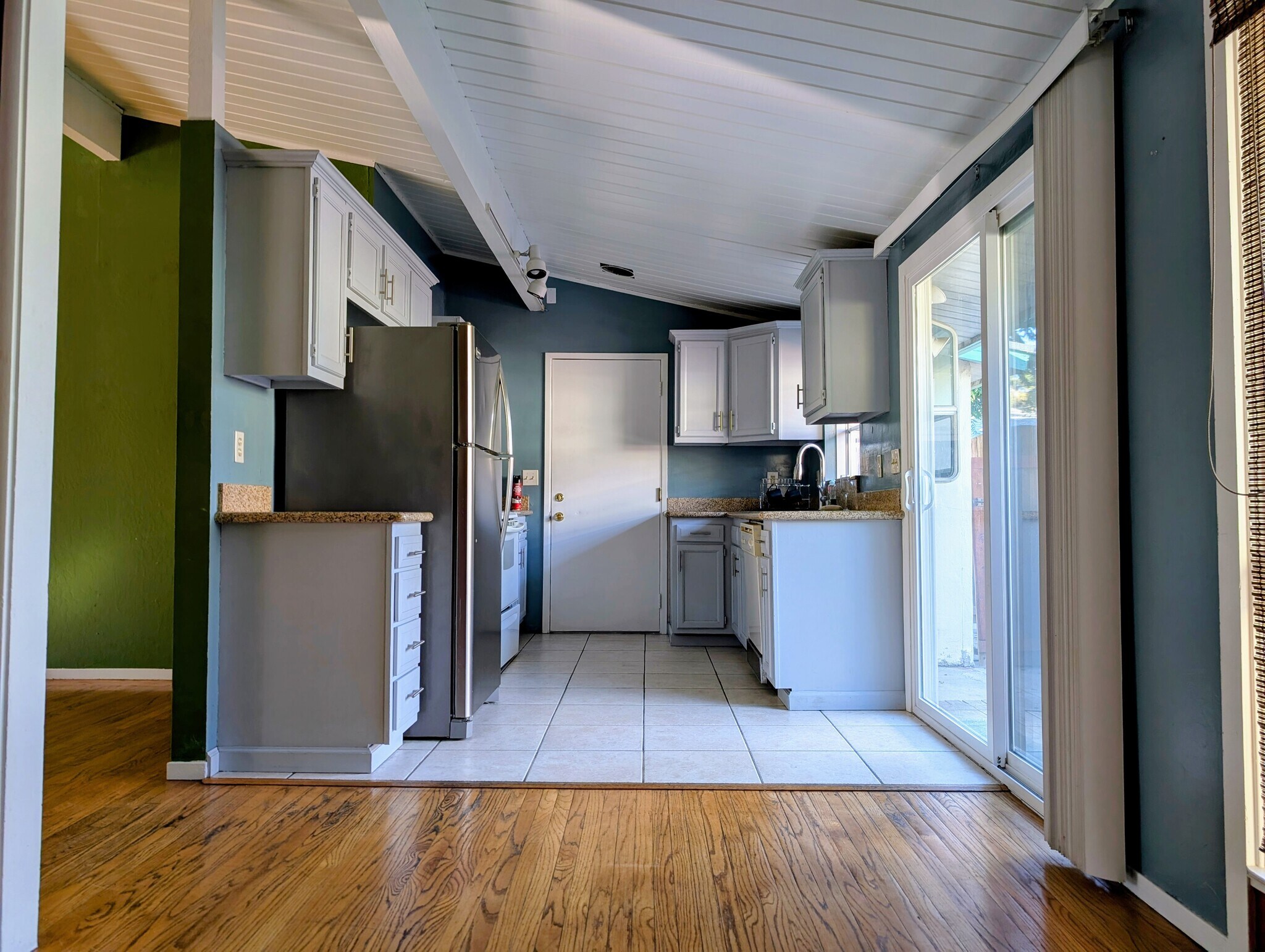 Building Photo - 3060 Ponderosa Dr