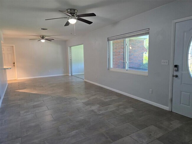 Building Photo - 507 Lake Lulu Dr