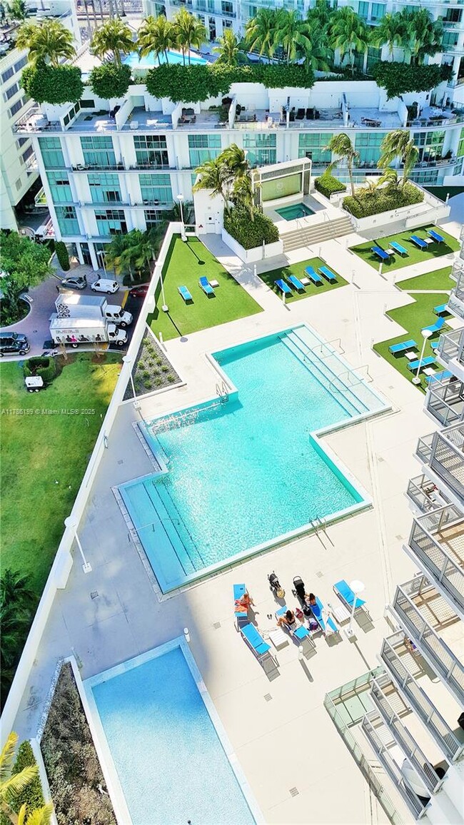 Building Photo - 350 S Miami Ave