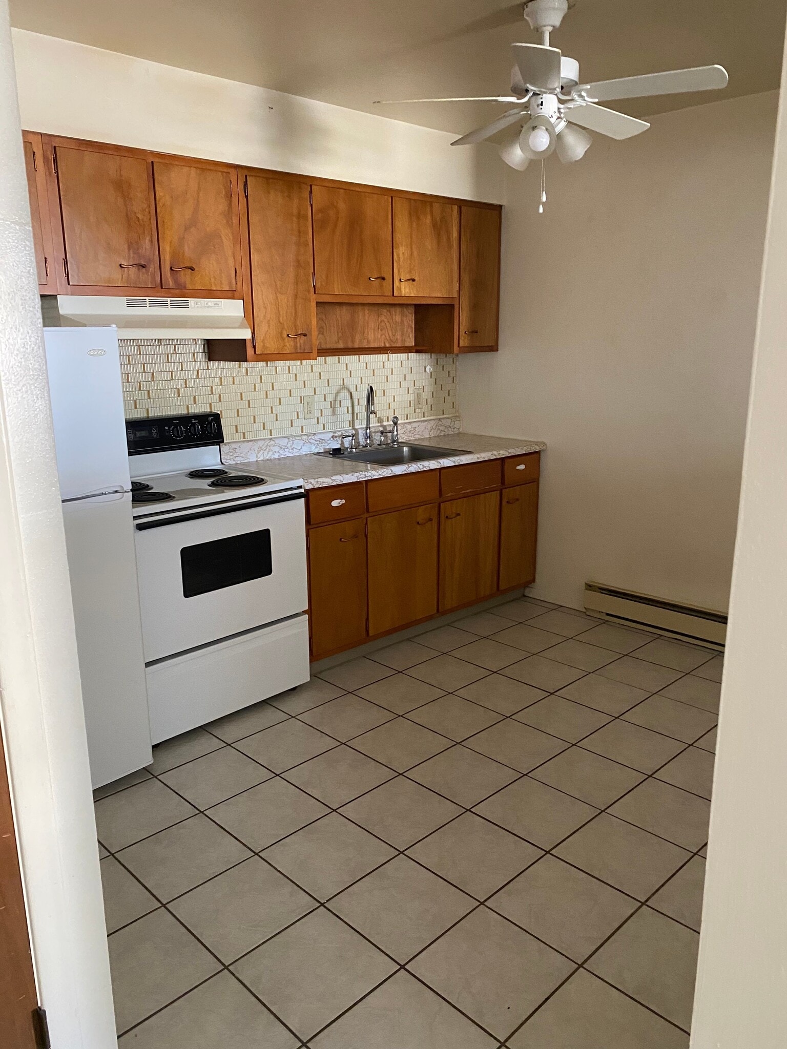 Building Photo - 655 Portis St