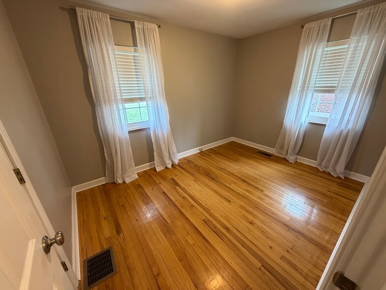 Bedroom #3 (first floor) - 2641 Vanderen Dr