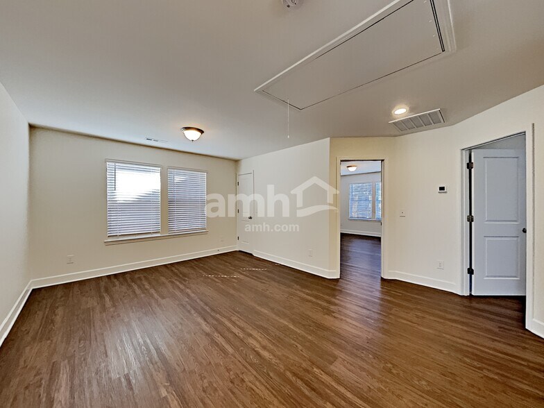 Building Photo - 4969 Chutney Dr