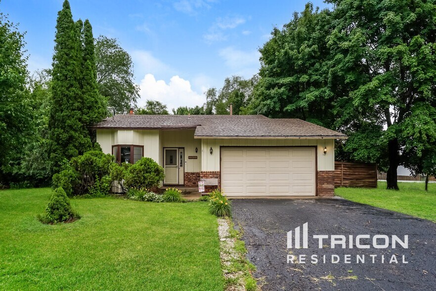 Primary Photo - 13450 Wellington Ct