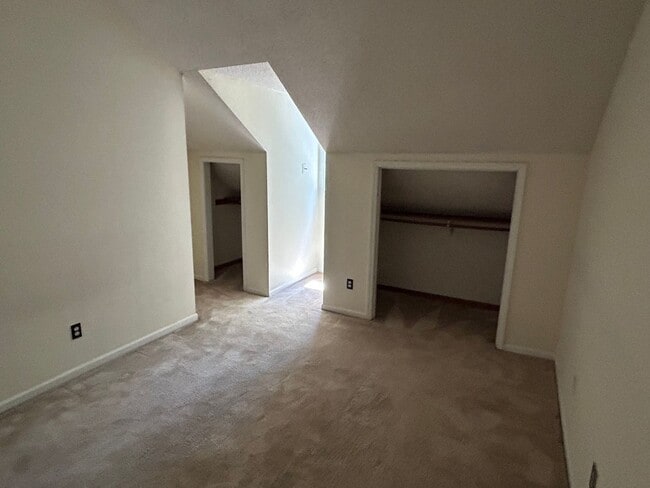 Building Photo - 4 Bed | 2 Bath Townhouse near NCSU - MOVE ...