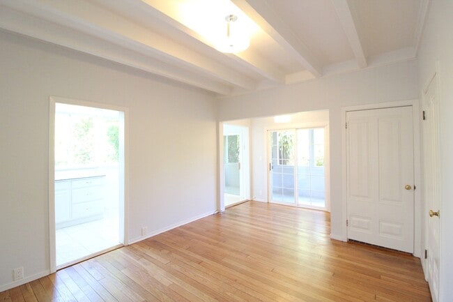 Building Photo - Dolores Heights: Sun-filled 1 Bedroom Home...