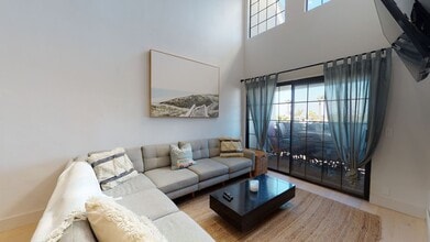 Building Photo - Bright 3 Bed 2 Bath Furnished Condo Available for Long Term Lease