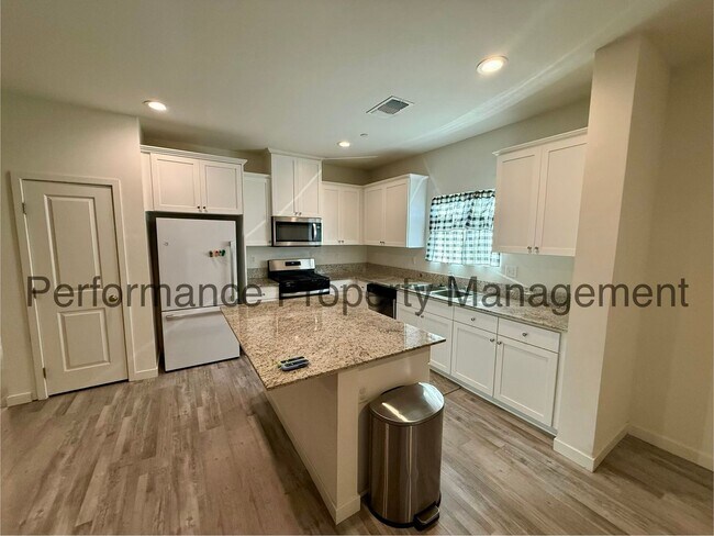 Building Photo - 6500 Rugby Ct