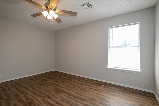 Building Photo - Gorgeous 4 Bedroom Remodel, Union Schools!