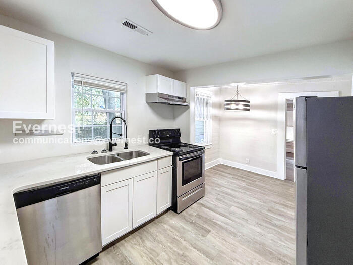 Building Photo - 745 82nd Pl S