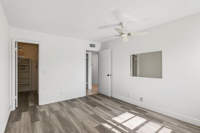 Building Photo - 180 Flanders C