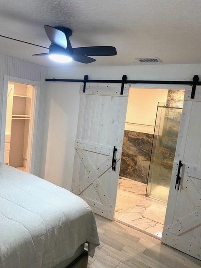 Building Photo - Spacious 3BR with bonus office space