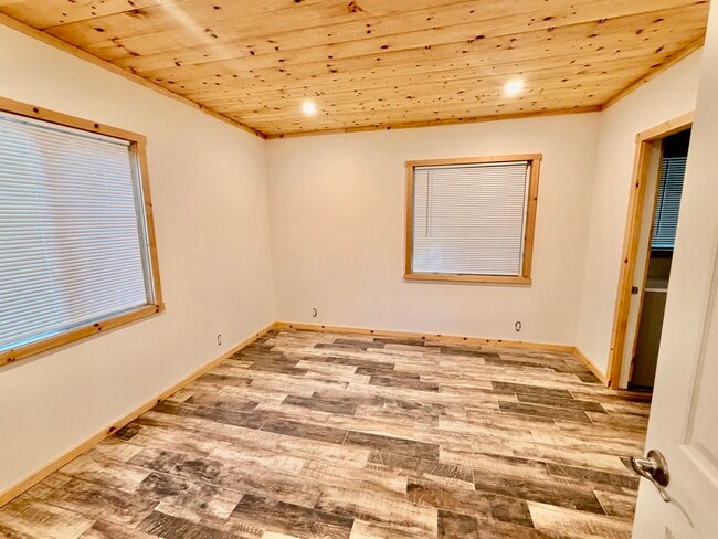 Building Photo - 25890 Wayne Rd