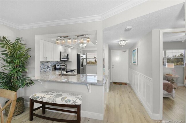 Building Photo - 10310 S Ocean Dr