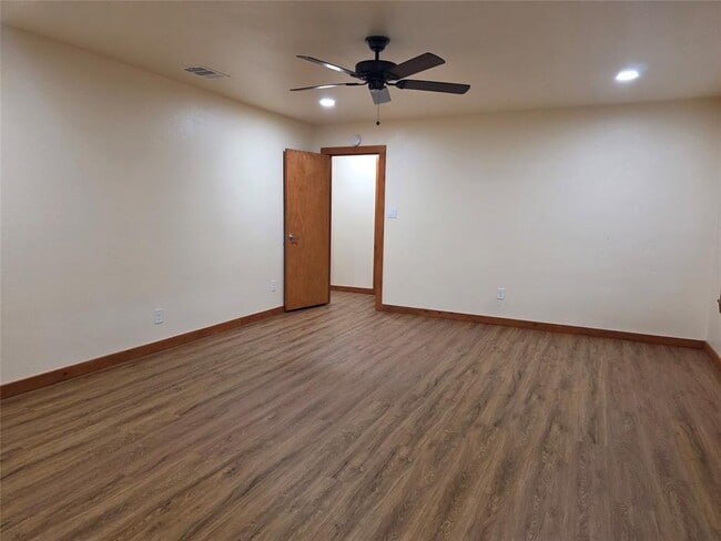 Building Photo - 9506 Schmidt Ln