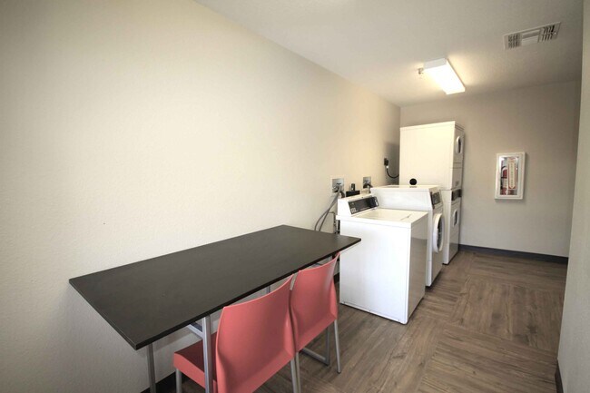 Building Photo - Furnished Studio-Albuquerque - Rio Rancho Blvd.