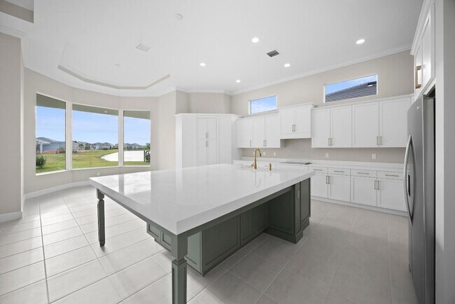 Building Photo - 5741 Beechnut Dr