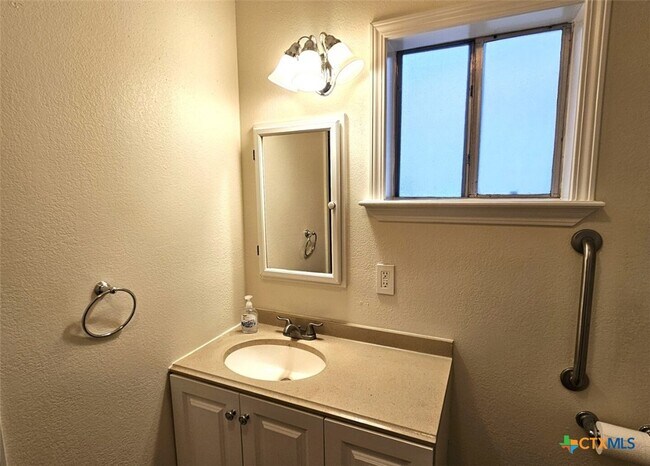 Building Photo - 105 Santa Clara St