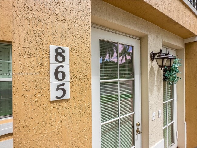 Building Photo - 865 SW 147th Ave