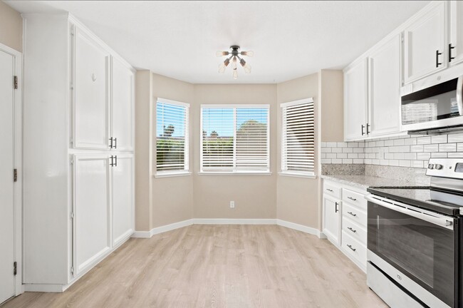 Building Photo - 8034 Fairlands Way