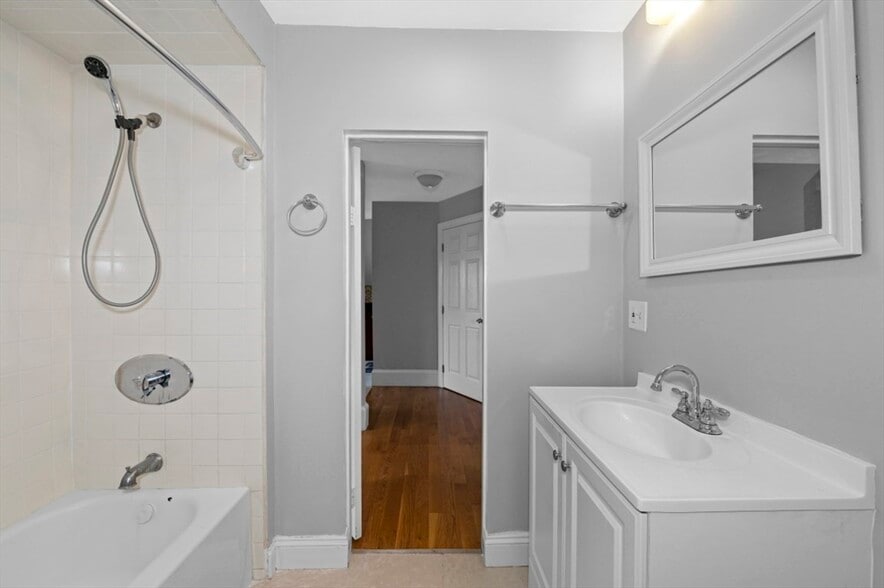 Building Photo - 129 Lynnway