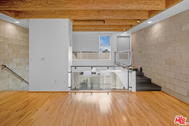 Building Photo - 717 Highland Ave