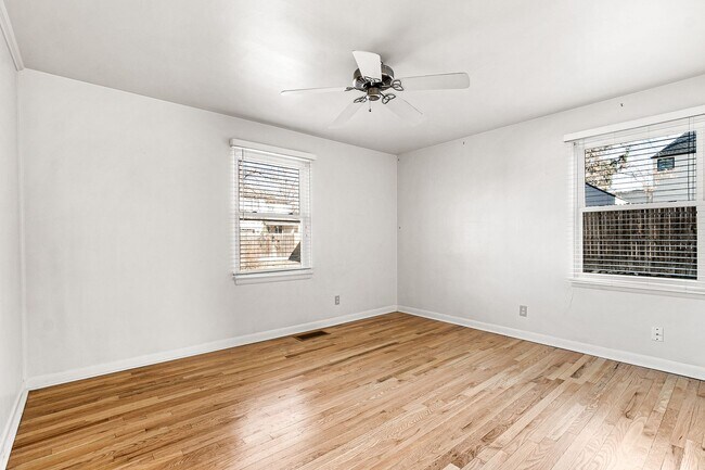 Building Photo - 3260 S Bellaire St