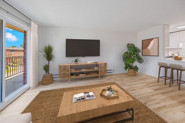 Building Photo - Modern 2 Bedroom Apartments | Recently Renovated | Pet Friendly | Prime Location