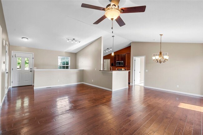 Building Photo - Spacious 3-Bed, 3-Bath Home in Wentzville