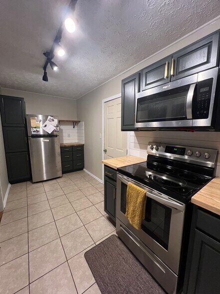 Building Photo - 22 Slice Ln