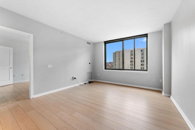 Building Photo - 440 L St NW