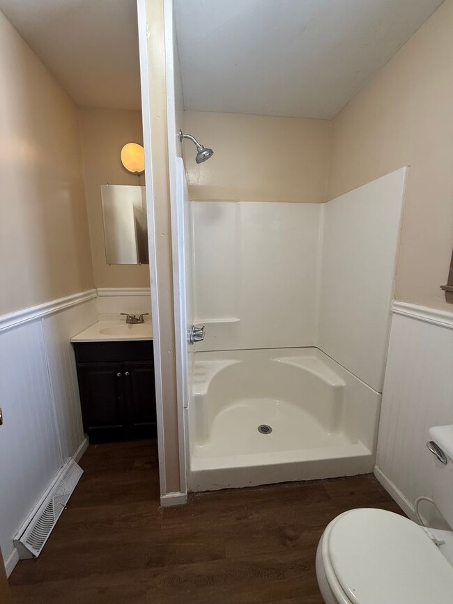 Building Photo - Available now 2 bedroom 2 bathroom 1 car garage fenced in backyard