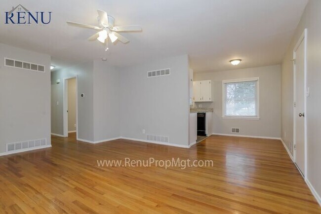 Building Photo - Available NOW! 3 bedroom Ranch Style Home ...