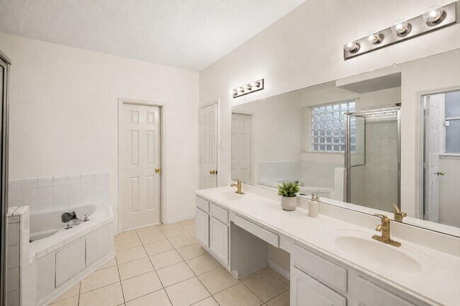 Building Photo - 23707 Hackberry Dr